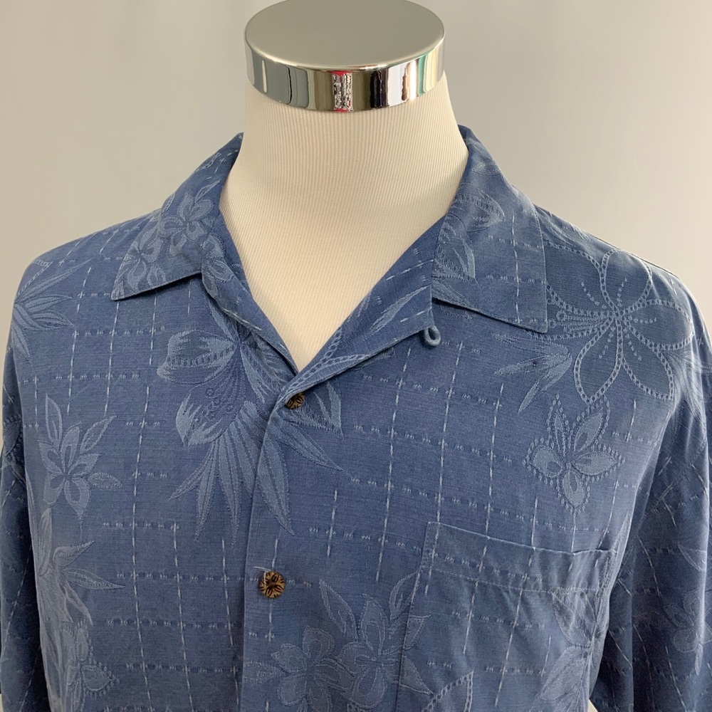 Tommy Bahama Hawaiian Size Large 100% Silk Blue